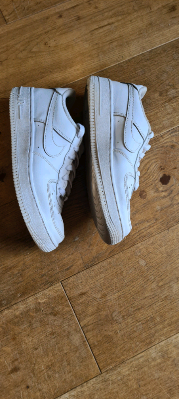white trainers size 1